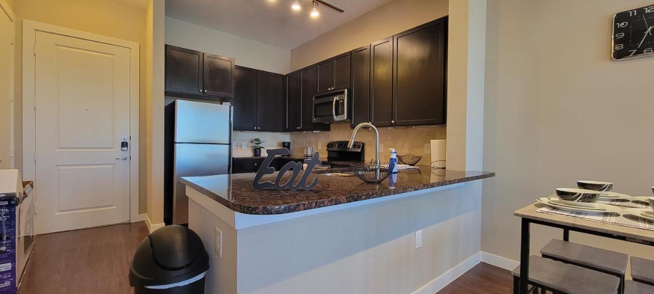 Luxury 1Br Condo Wbalcony - Galleriariver Oak ヒューストン エクステリア 写真