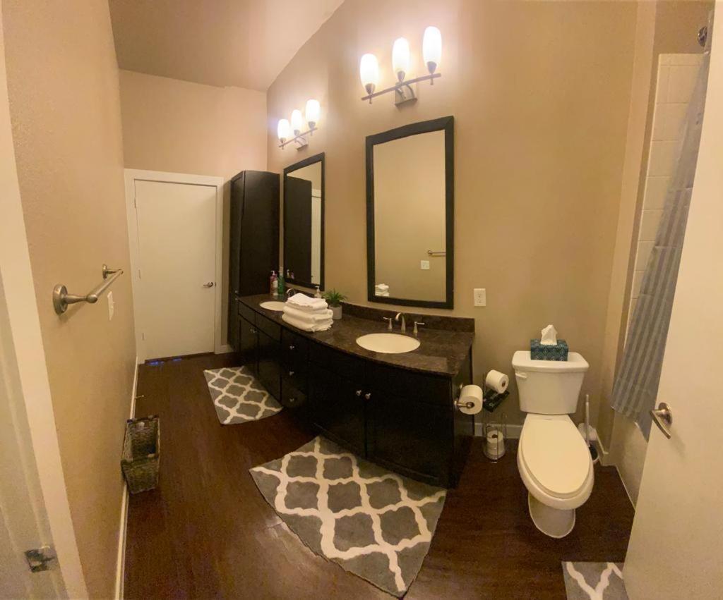 Luxury 1Br Condo Wbalcony - Galleriariver Oak ヒューストン エクステリア 写真