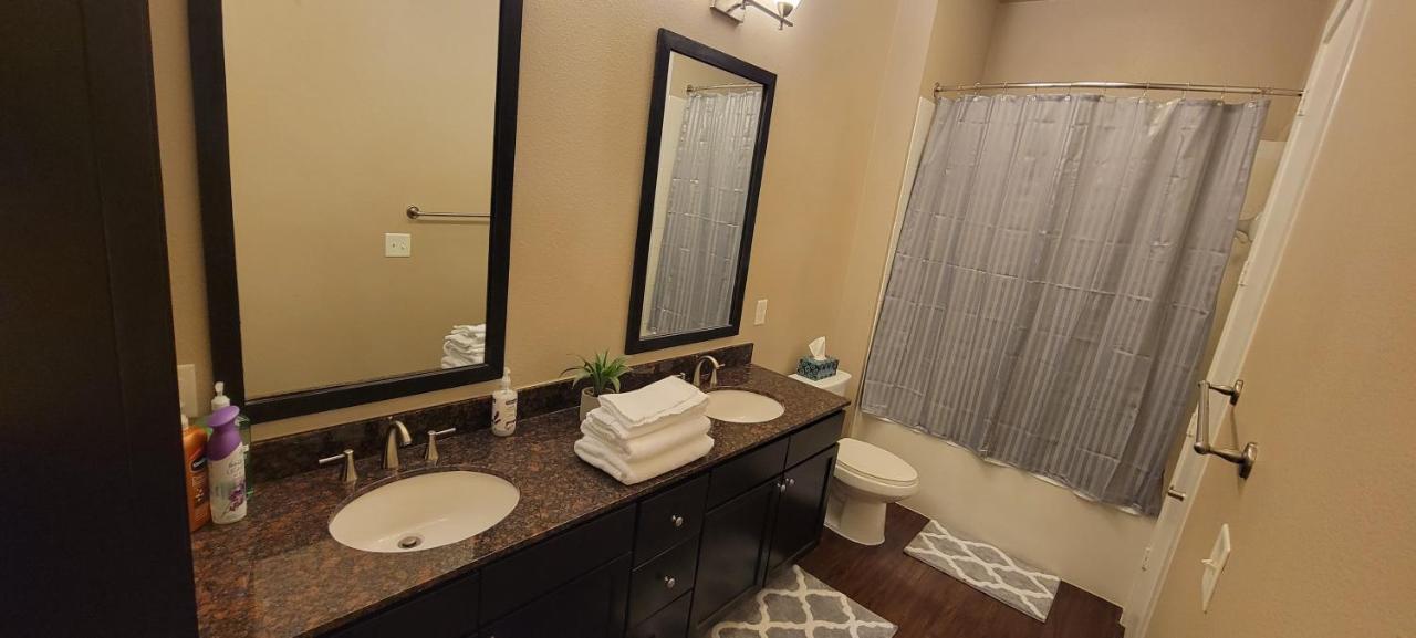 Luxury 1Br Condo Wbalcony - Galleriariver Oak ヒューストン エクステリア 写真