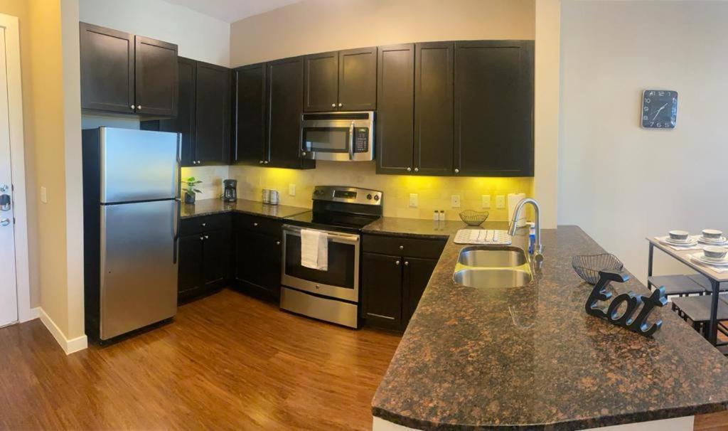 Luxury 1Br Condo Wbalcony - Galleriariver Oak ヒューストン エクステリア 写真